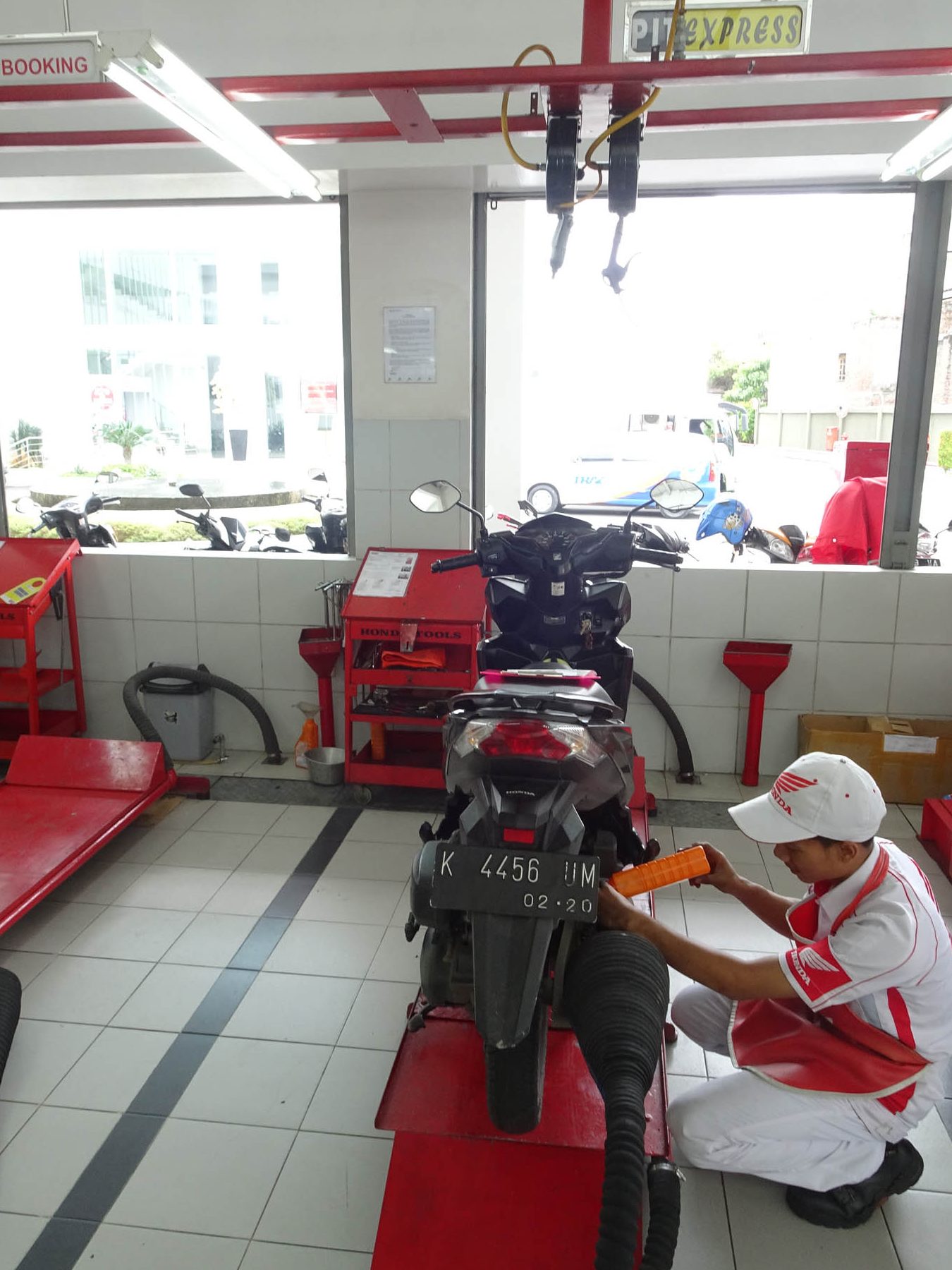 bengkel moto pit