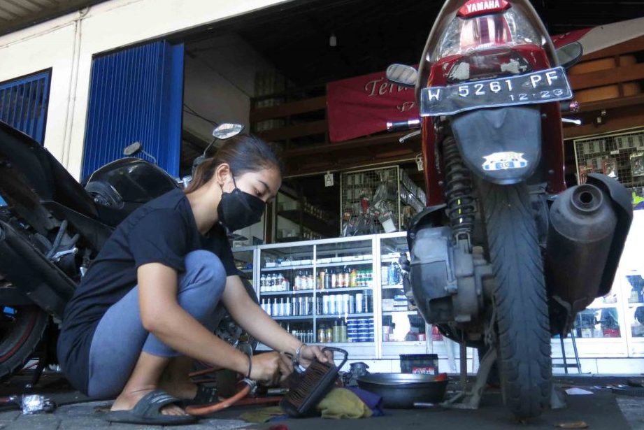 bengkel motor desa murni gadis autoparts