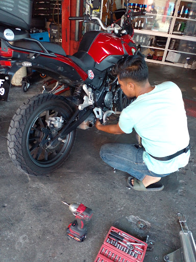 ONE EXHAUST STATION